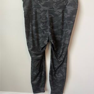 Fabletics grey Camo powerhold active leggings size 1X
